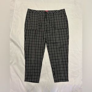 Urban Threads B&W plaid tapered pants